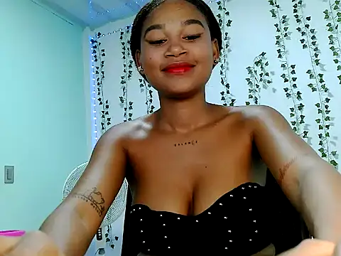 Akemy_Saunders webcam