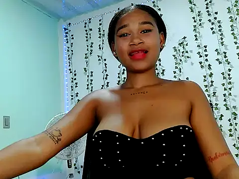Akemy_Saunders webcam