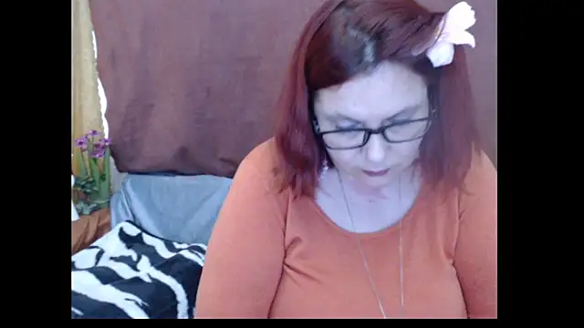 PlayfullMature webcam