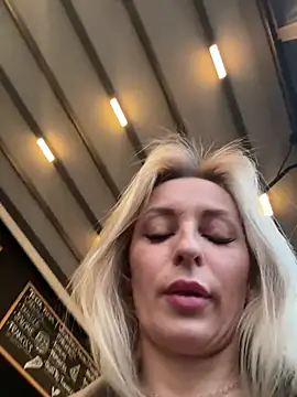 VikaBunny1 live sex cam