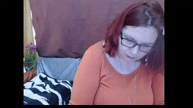 PlayfullMature webcam