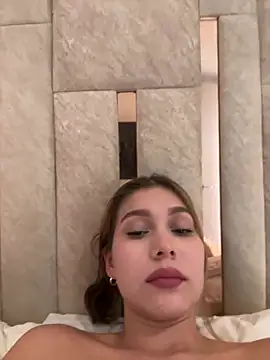 Nikii__ webcam