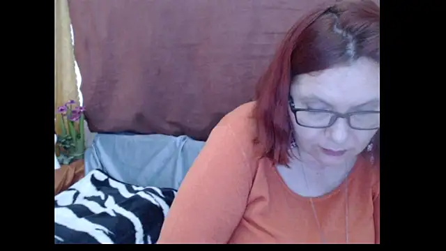 PlayfullMature webcam
