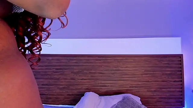 Adelehottman webcam