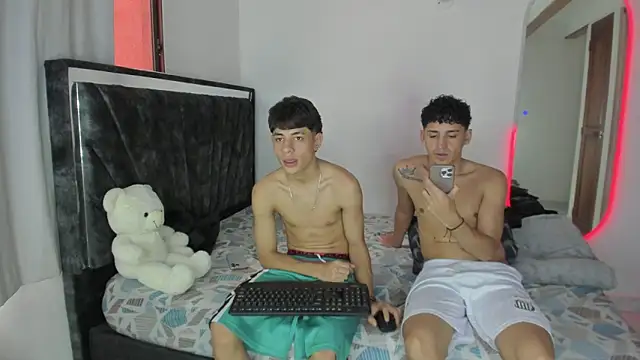 tonypaul13 webcam