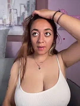Im_Luuu webcam