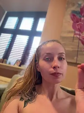 Mrs_Mr_007 webcam