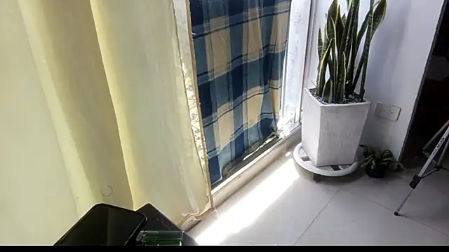 Adam_Valenciia webcam