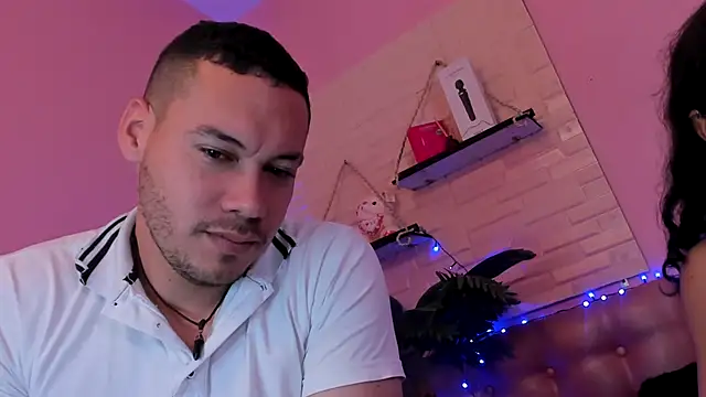 Aronandmoli69 webcam