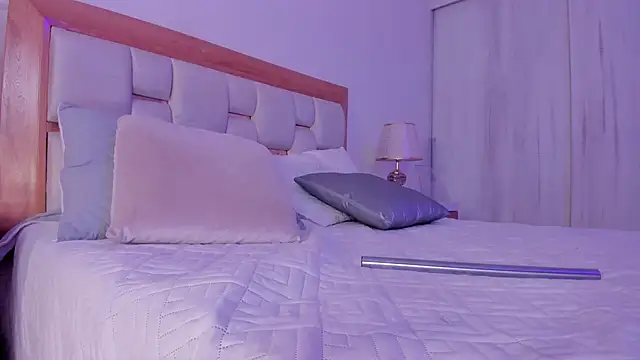 mia_hank
