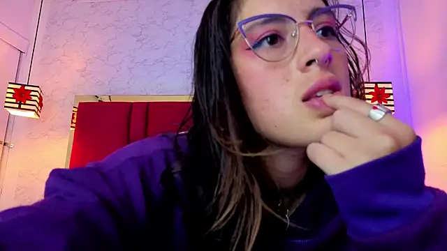 moon_winy (F young) - free my tits and squeeze them with clamp