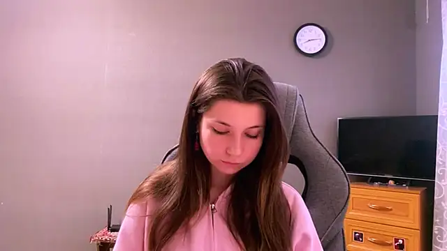 lunnabliss (F teen) - Lower my shorts Show a basic belly roll