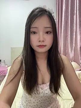bigbabyyeye - BIGBABYYEYE's free webcam - UK Sex Cams