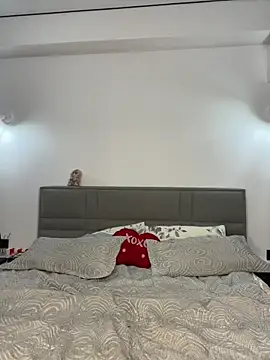 CurlyLara live sex cam