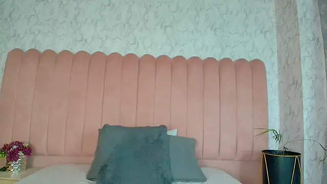 SCARLHETTBROWN webcam