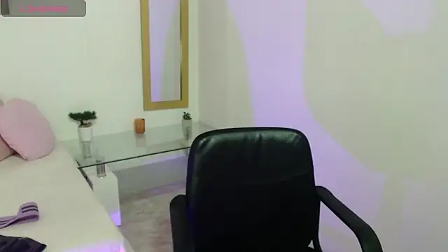 Scarlett_Adams_ webcam
