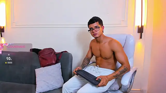 Paradise_boy_s live sex cam
