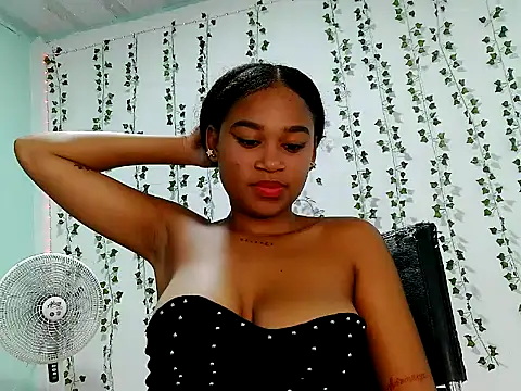 Akemy_Saunders webcam