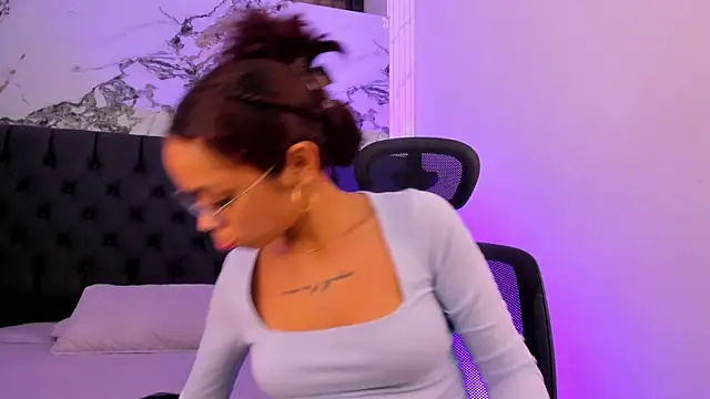 CarolineFyre webcam