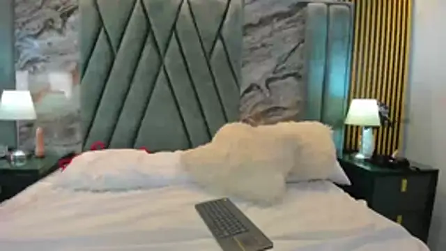 Chloe_and_Violeta webcam