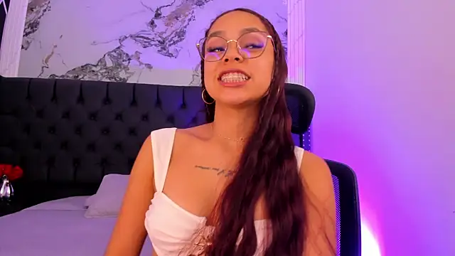 CarolineFyre webcam