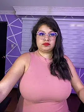 MiiaaJoness webcam