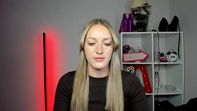 EvelynBlond webcam