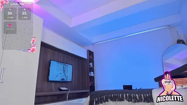 nicolette_tay live sex cam