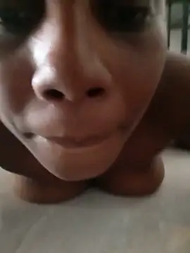 momspretty -  petite cam model
