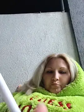Divineblond webcam