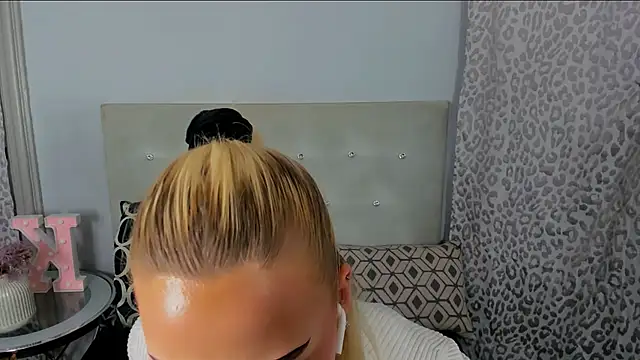 KristyHoney live sex cam