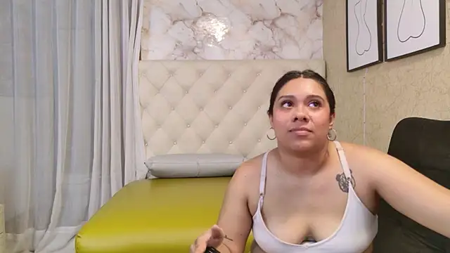 SasshaSpicy webcam