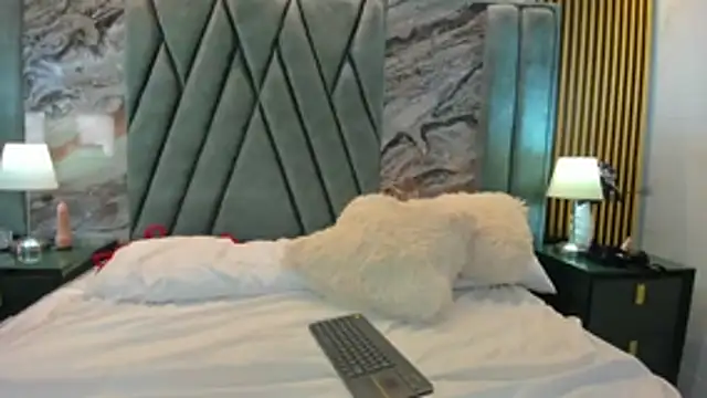 Chloe_and_Violeta webcam