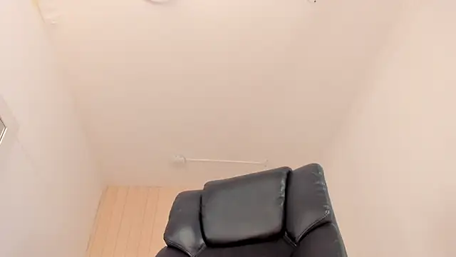 APRILL_FOXX webcam