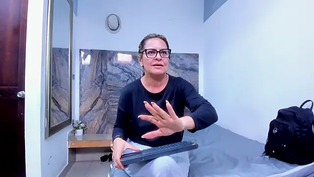 Agatha_Pleasure webcam