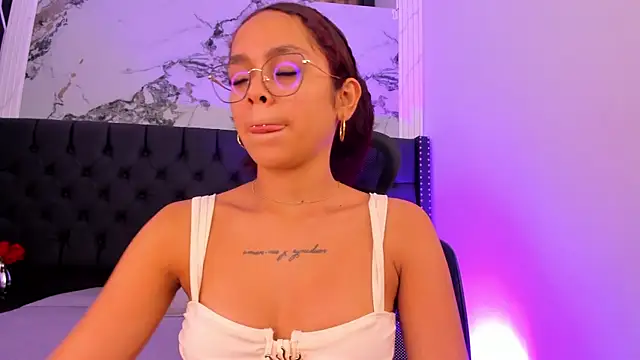 CarolineFyre webcam