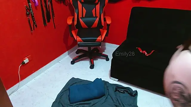 Emily_Slave28 webcam