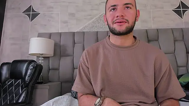 MaximusClark live sex cam