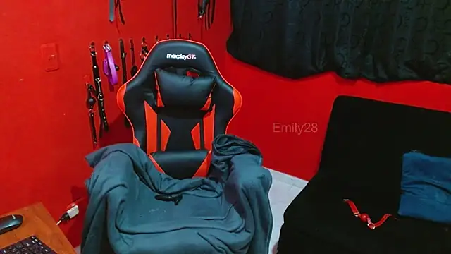 Emily_Slave28 webcam
