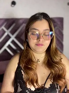ZoeBennett_Pink webcam