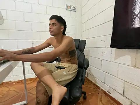 Max_TheHorseDick webcam