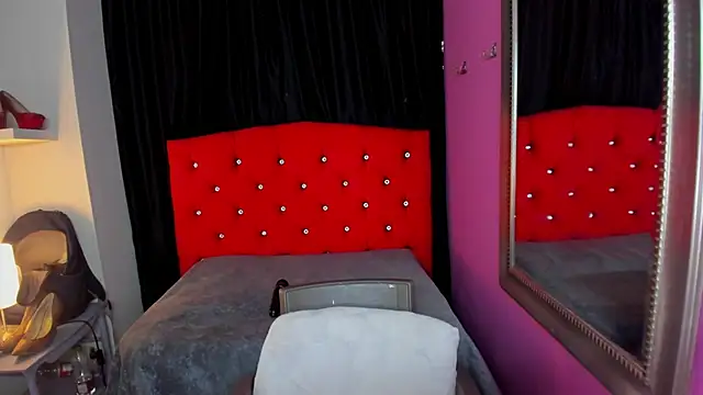 ScarletBigTitties webcam