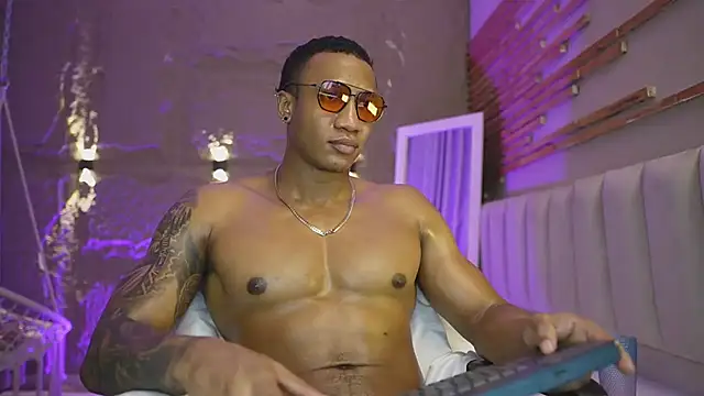 Logan_Varela webcam