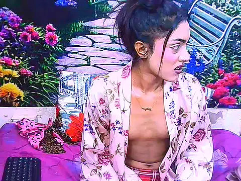 IndianPretty14u2Luv webcam
