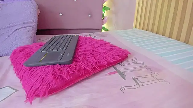 lovely__kiss__ webcam