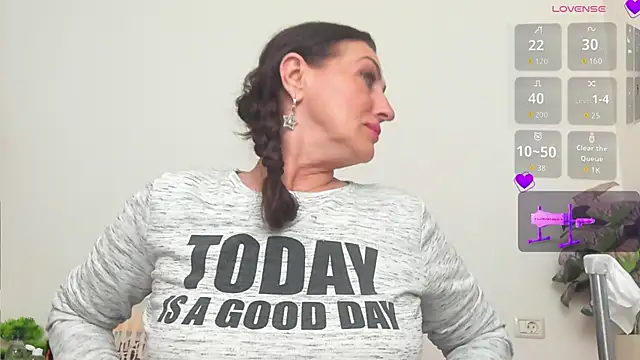 lorena422 (F mature) - squirt  dildo