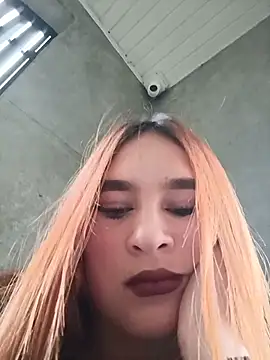 katty_42 (F teen) - Off bra in public