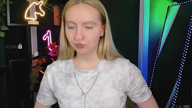 mila_glow1 webcam