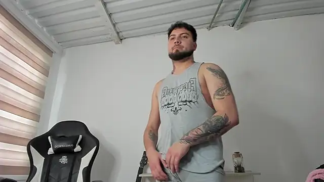 AaronHardi webcam
