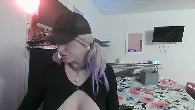 sissytrapdolly24 webcam